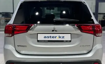 Mitsubishi Outlander 2015 года за 12 500 000 тг. в Алматы фото 3