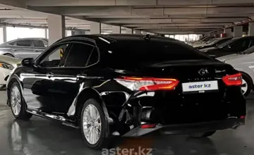 Toyota Camry 2018 года за 13 000 000 тг. в Алматы фото 2