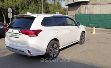 Mitsubishi Outlander 2022 года за 11 200 000 тг. в Алматы