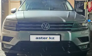 Volkswagen Tiguan 2017 года за 10 500 000 тг. в Алматы фото 1