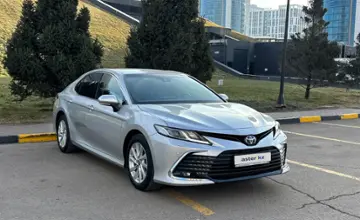 Toyota Camry 2023 года за 17 500 000 тг. в Астана