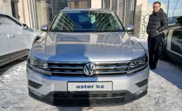 Volkswagen Tiguan 2018 года за 12 500 000 тг. в Астана фото 2