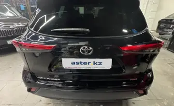 Toyota Highlander 2021 года за 27 000 000 тг. в Астана