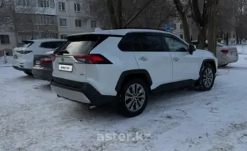 Toyota RAV4 2020 года за 16 500 000 тг. в Актобе фото 3