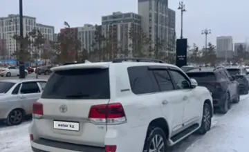 Toyota Land Cruiser 2016 года за 30 500 000 тг. в Астана