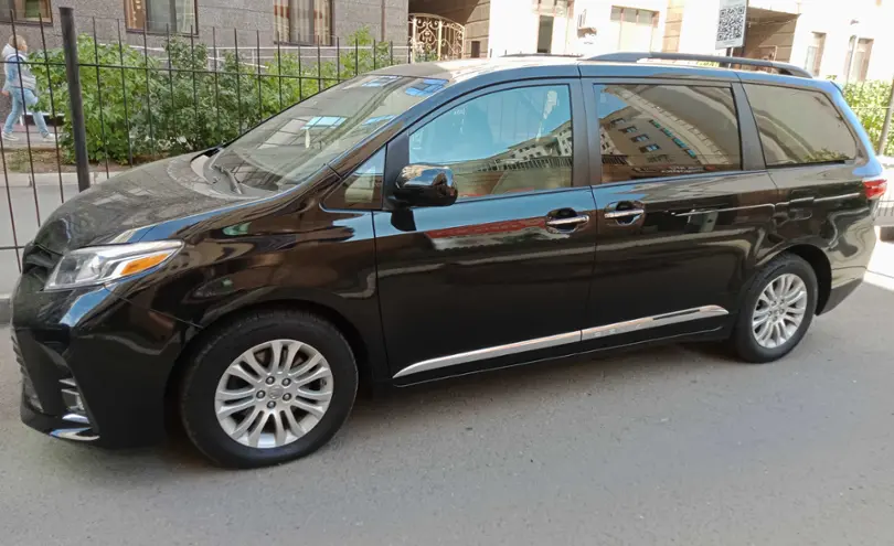 Toyota Sienna 2016 года за 11 000 000 тг. в Астана