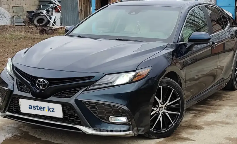 Toyota Camry 2021 года за 13 300 000 тг. в Астана