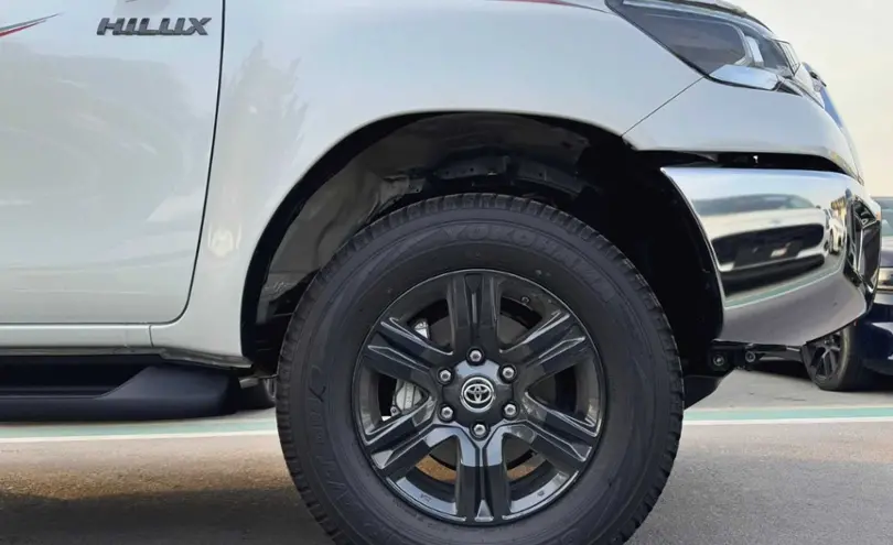 Toyota Hilux 2024 года за 23 200 000 тг. в Актау