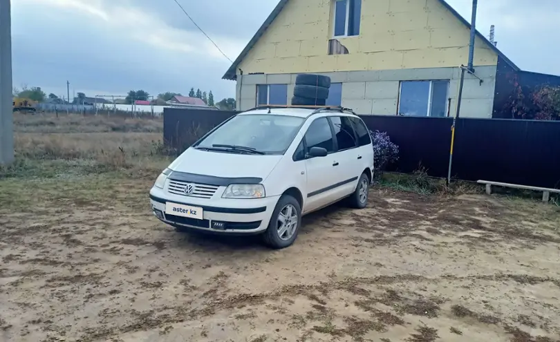 Volkswagen Sharan 2000 года за 2 750 000 тг. в Актюбинская область