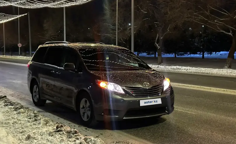 Toyota Sienna 2017 года за 15 500 000 тг. в Алматы