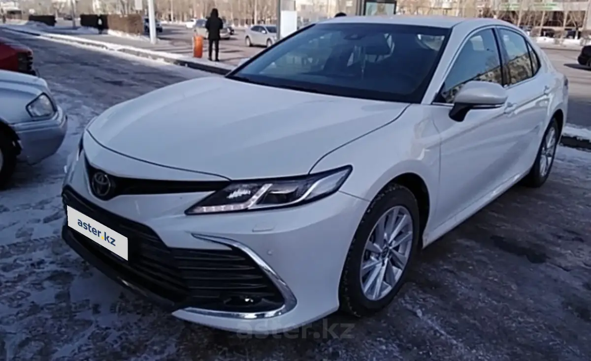 Toyota Camry 2023 года за 17 000 000 тг. в Астана