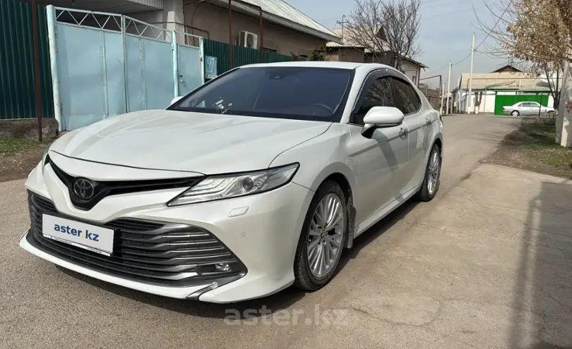 Toyota Camry 2018 года за 14 300 000 тг. в Шымкент