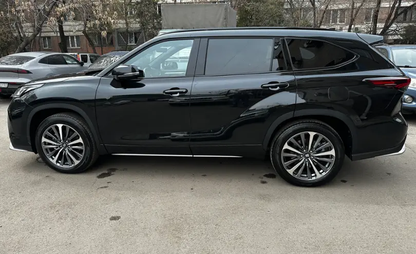 Toyota Highlander 2024 года за 29 900 000 тг. в Алматы