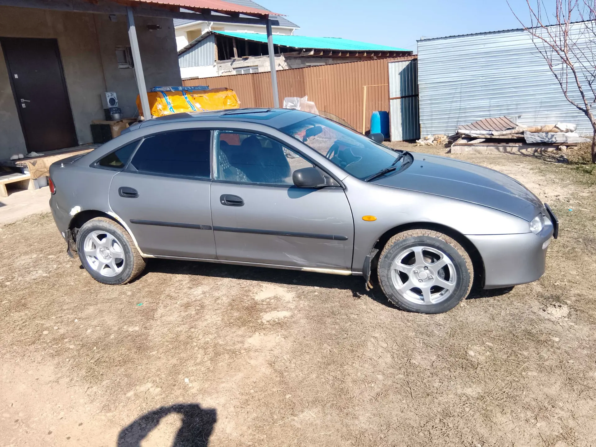 Mazda 323 1996