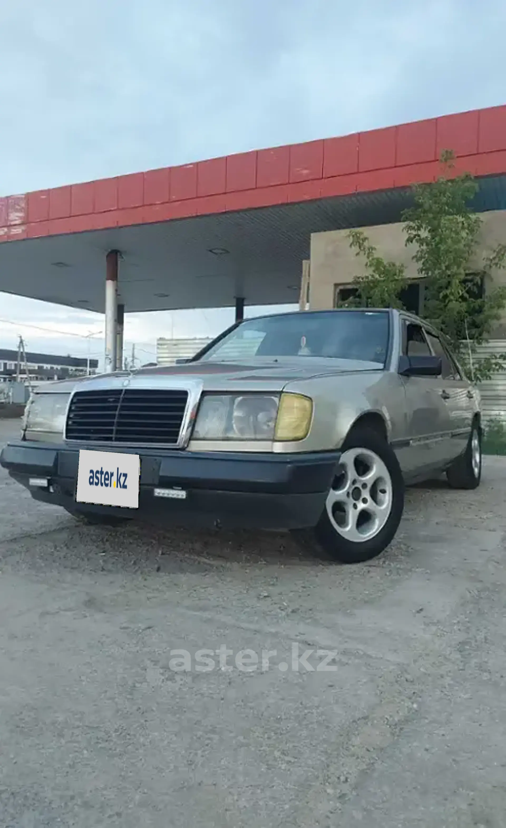 Mercedes-Benz W124 1990