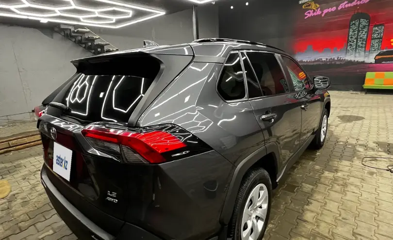Toyota RAV4 2020 года за 16 550 000 тг. в Астана