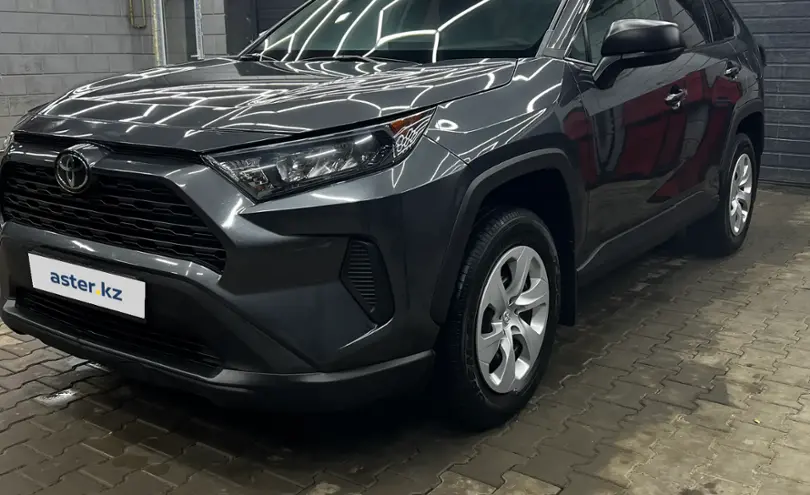 Toyota RAV4 2020 года за 16 550 000 тг. в Астана