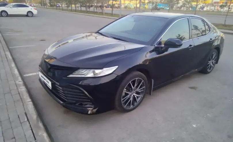 Toyota Camry 2021 года за 17 200 000 тг. в Астана