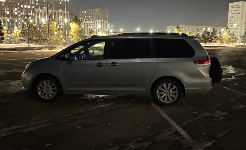 Toyota Sienna 2012 года за 10 500 000 тг. в Астана