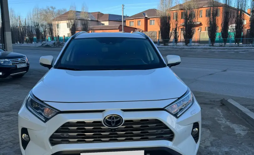 Toyota RAV4 2021 года за 17 200 000 тг. в Астана