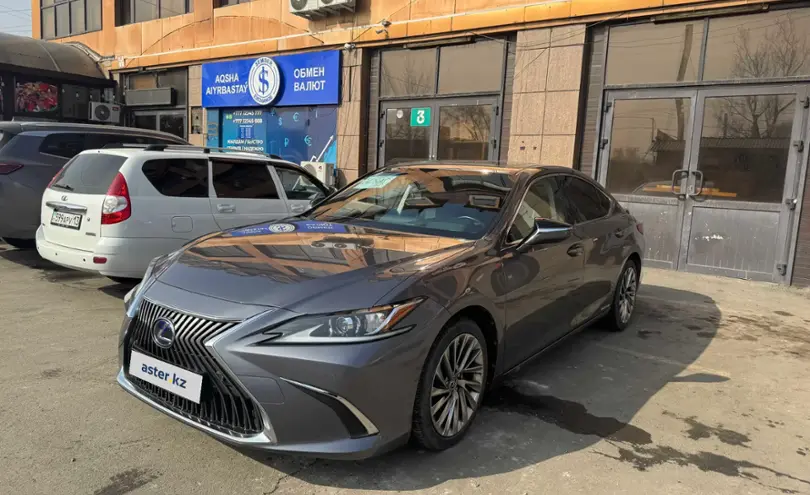 Lexus ES 2019 года за 18 500 000 тг. в null