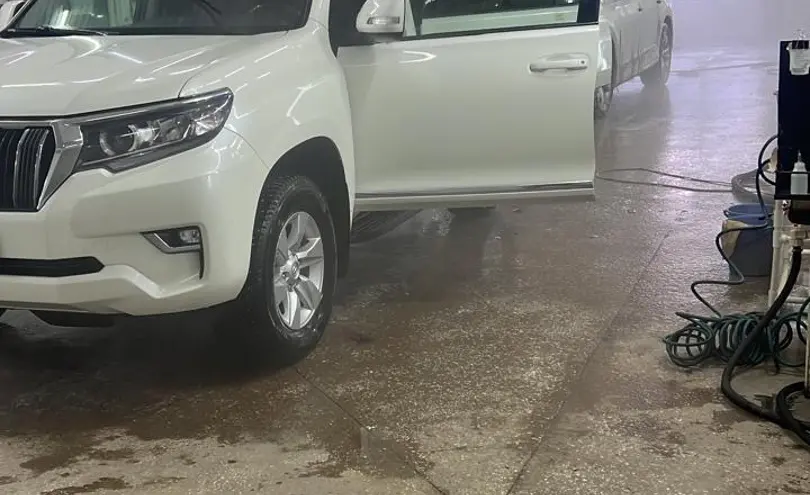 Toyota Land Cruiser Prado 2018 года за 23 500 000 тг. в Астана