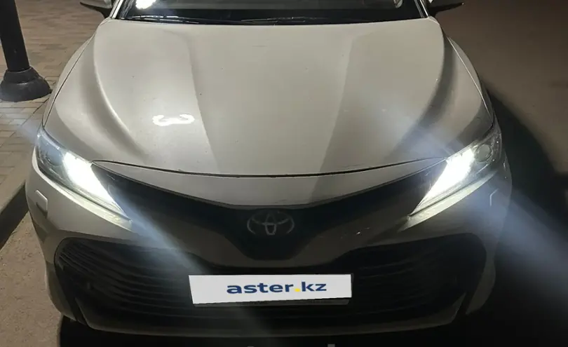 Toyota Camry 2018 года за 14 000 000 тг. в Астана