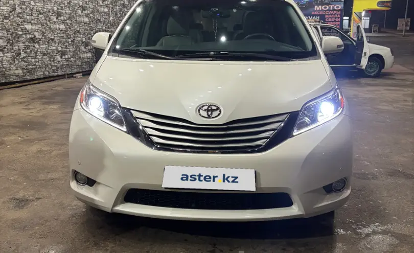 Toyota Sienna 2016 года за 18 000 000 тг. в Алматы