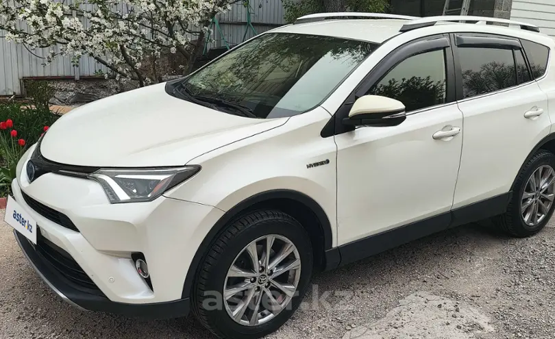 Toyota RAV4 2018 года за 13 000 000 тг. в Алматы