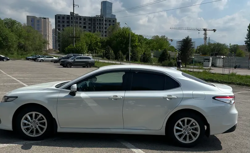 Toyota Camry 2021 года за 15 500 000 тг. в Алматы