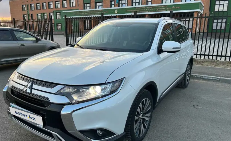Mitsubishi Outlander 2019 года за 10 000 000 тг. в Костанай
