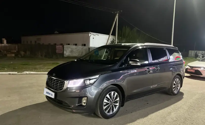 Kia Carnival 2015 года за 12 000 000 тг. в Актобе