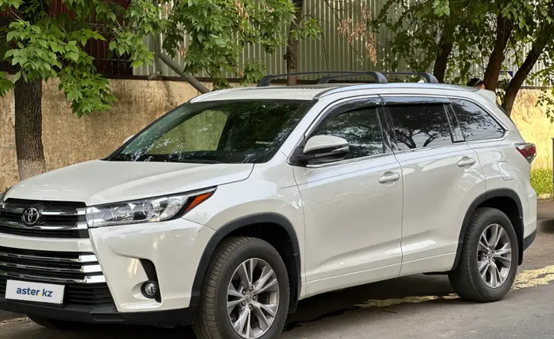 Toyota Highlander 2015 года за 16 000 000 тг. в Алматы