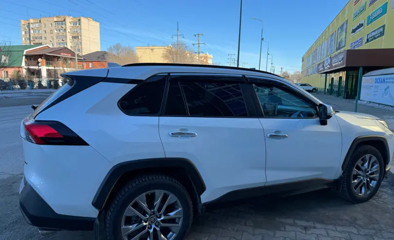 Toyota RAV4 2021 года за 17 500 000 тг. в Актюбинская область