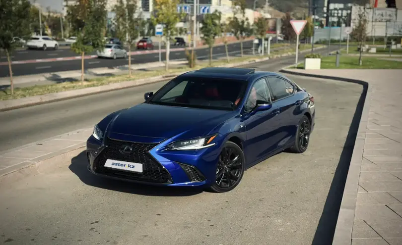 Lexus ES 2023 года за 29 000 000 тг. в Алматы