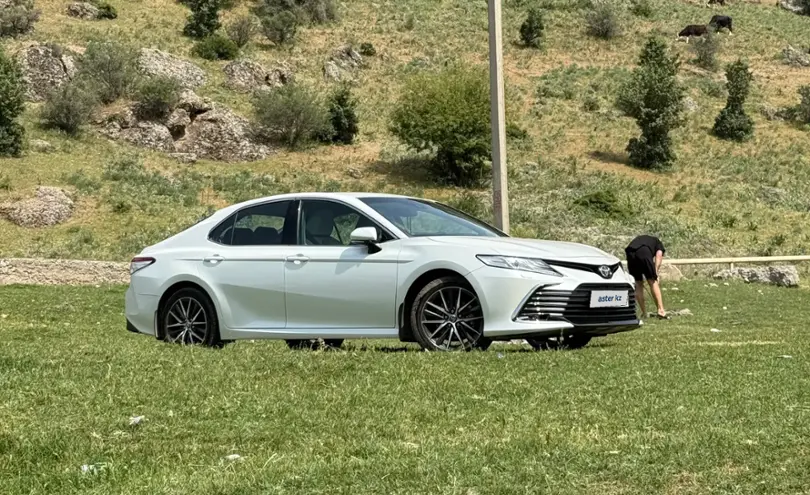 Toyota Camry 2021 года за 19 000 000 тг. в Шымкент