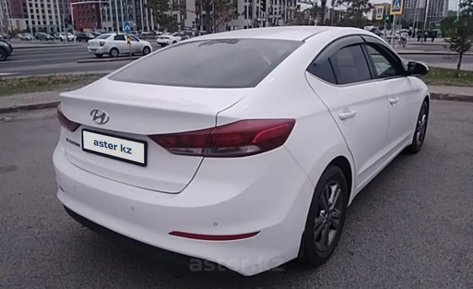 Hyundai Elantra 2017 года за 7 000 000 тг. в Астана