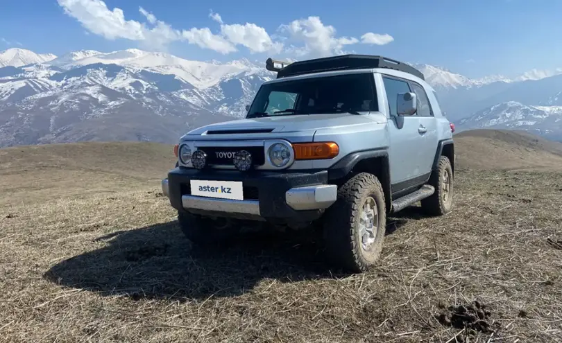 Toyota FJ Cruiser 2006 года за 13 700 000 тг. в Алматы