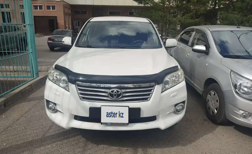 Toyota RAV4 2011 года за 8 000 000 тг. в Астана