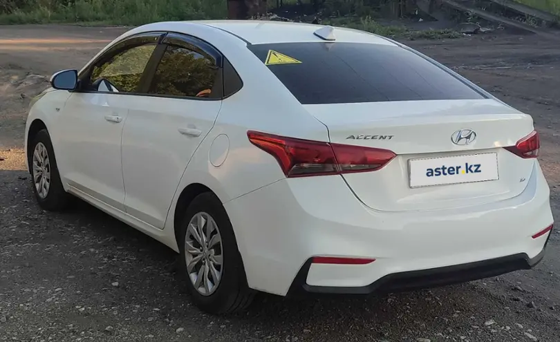 Hyundai Accent 2018 года за 5 300 000 тг. в Караганда фото 2