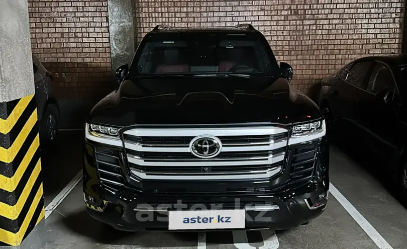 Toyota Land Cruiser 2023 года за 58 500 000 тг. в Астана