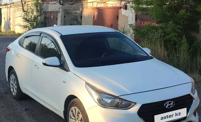 Hyundai Accent 2018 года за 5 300 000 тг. в Караганда фото 3
