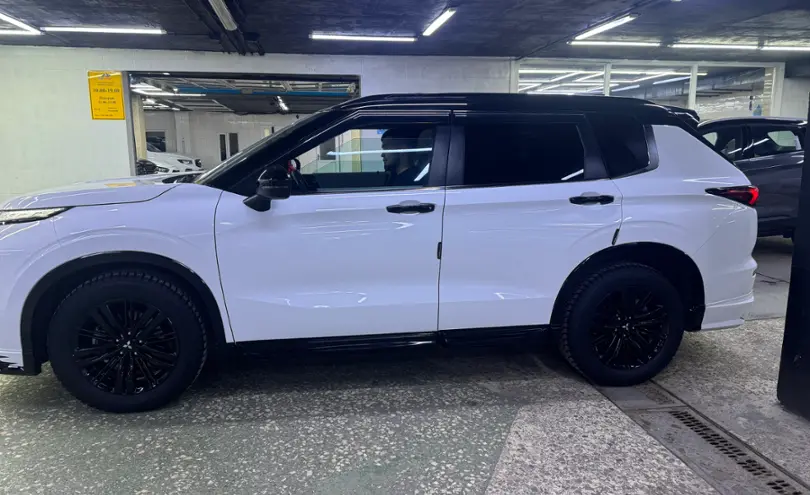 Mitsubishi Outlander 2023 года за 15 000 000 тг. в Астана