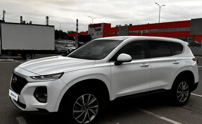 Hyundai Santa Fe 2019 года за 13 000 000 тг. в Алматы