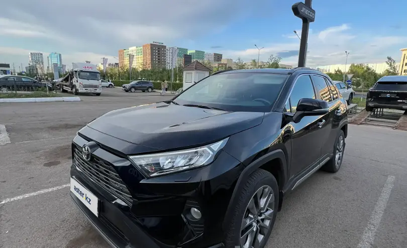 Toyota RAV4 2019 года за 15 000 000 тг. в Астана