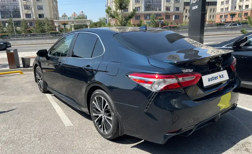 Toyota Camry 2020 года за 11 000 000 тг. в Алматы