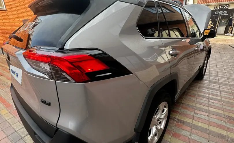 Toyota RAV4 2020 года за 13 600 000 тг. в Атырауская область фото 3