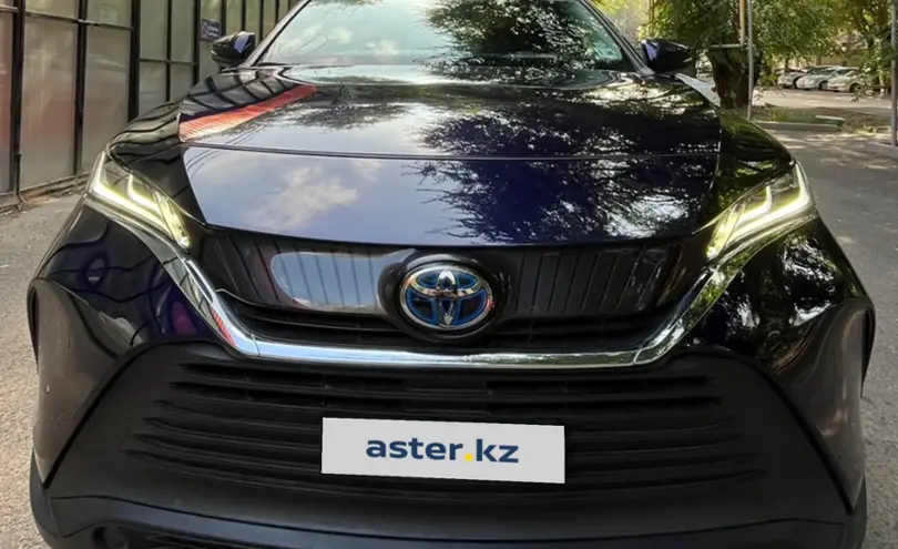 Toyota Venza 2023 года за 19 750 000 тг. в Алматы