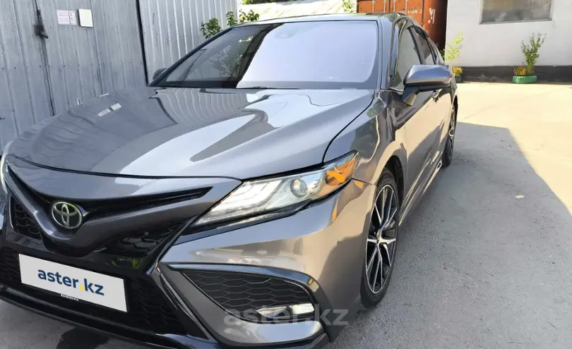 Toyota Camry 2021 года за 13 000 000 тг. в Алматы