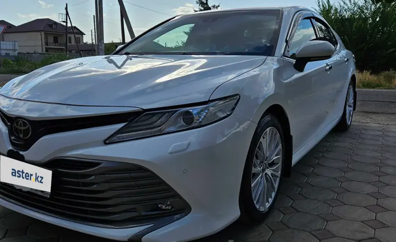 Toyota Camry 2019 года за 14 300 000 тг. в Тараз